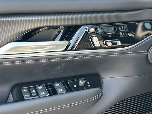 New 2026 Jeep Grand Wagoneer Summit image 17