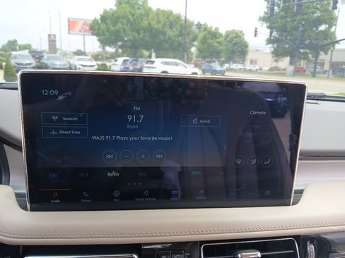 Used 2023 Lincoln Nautilus FWD w/ Premium Package image 14