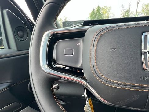 New 2025 Lincoln Navigator L Black Label AWD/4WD image 8