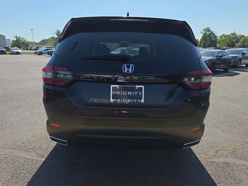 Certified 2025 Honda Pilot Black Edition image 8