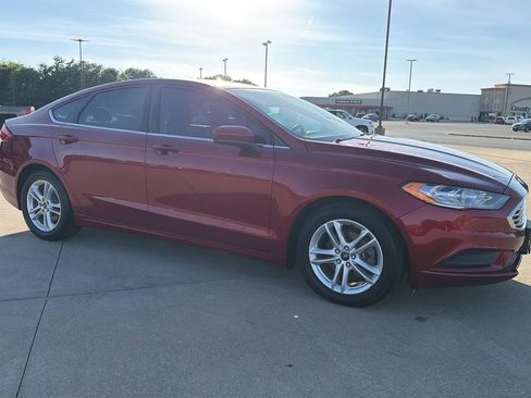 Used 2018 Ford Fusion SE w/ Fusion SE Technology Package FWD image 26