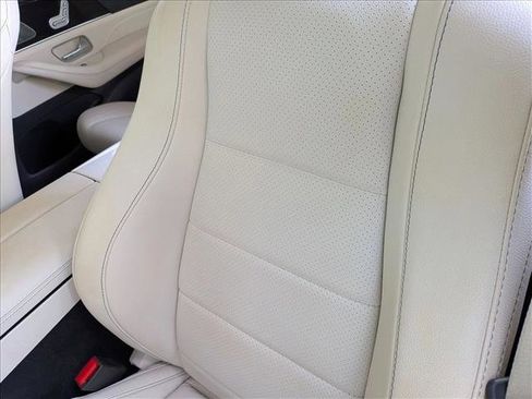 Used 2023 Mercedes-Benz GLS 450 4MATIC image 11