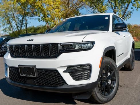 New 2025 Jeep Grand Cherokee Altitude image 1
