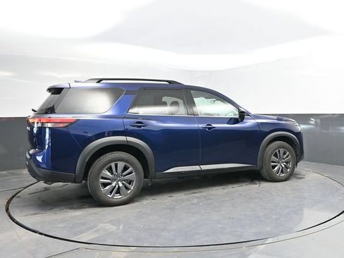 Used 2025 Nissan Pathfinder SV FWD image 2