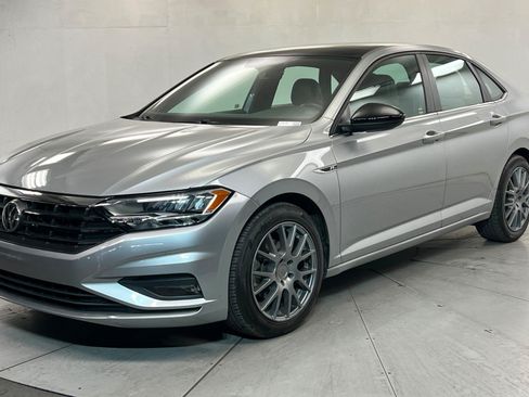 Used 2020 Volkswagen Jetta R-Line w/ R-Line Cold Weather Package FWD image 1