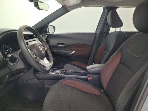Used 2022 Nissan Kicks SR w/ Interior Electronics Package FWD image 17