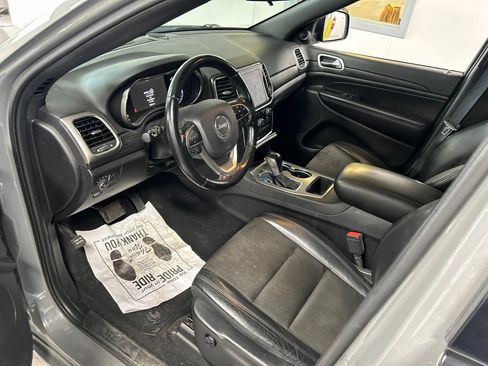 Used 2021 Jeep Grand Cherokee Laredo X AWD/4WD image 3