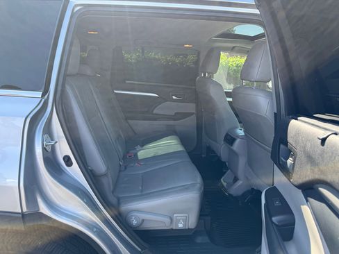 Used 2015 Toyota Highlander XLE AWD/4WD image 27