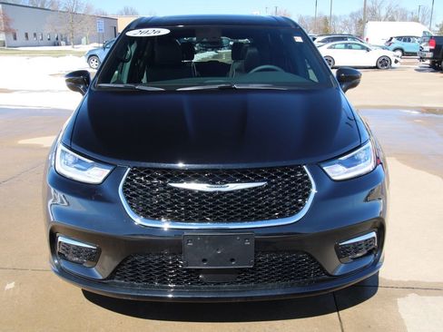 New 2026 Chrysler Pacifica Limited image 2