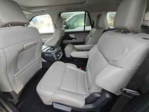 Used 2025 Ford Expedition Active AWD/4WD image 10
