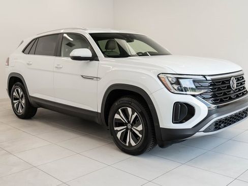 Used 2024 Volkswagen Atlas Cross Sport SE image 7