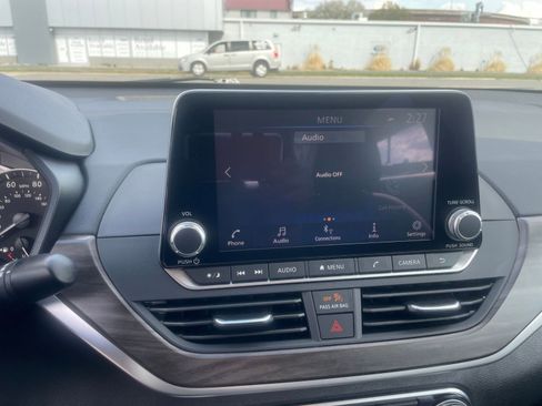 Used 2025 Nissan Altima 2.5 SV image 17