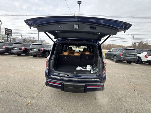 New 2026 Nissan Armada SL w/ Captain's Chari Seat Package AWD/4WD image 23