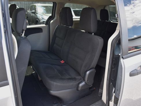 Used 2019 Dodge Grand Caravan SE image 13