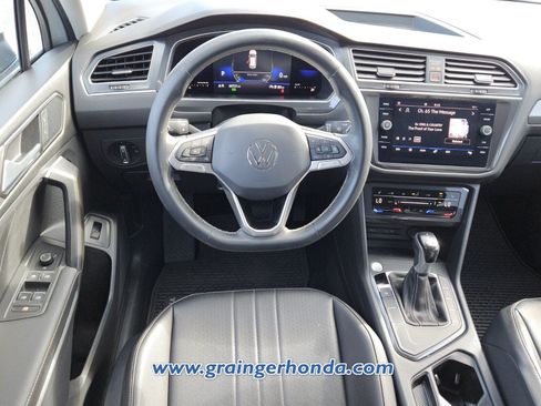 Used 2022 Volkswagen Tiguan SE FWD image 12