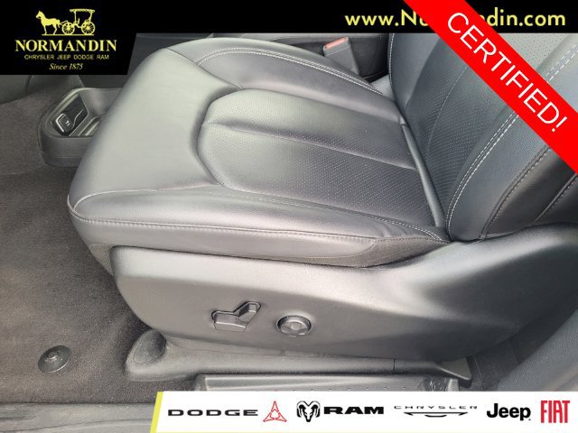 Certified 2025 Chrysler Pacifica Select FWD image 16