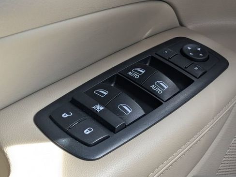 Used 2017 Jeep Grand Cherokee Limited image 28