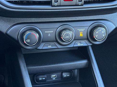 Used 2023 Kia Forte LX image 19