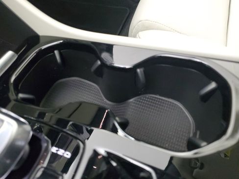 Certified 2025 Volvo XC40 B5 Plus image 33