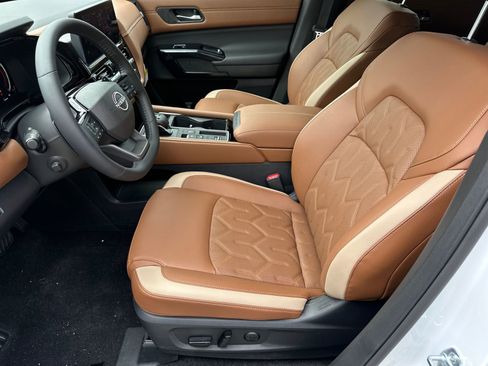 New 2026 Nissan Pathfinder Platinum FWD image 7