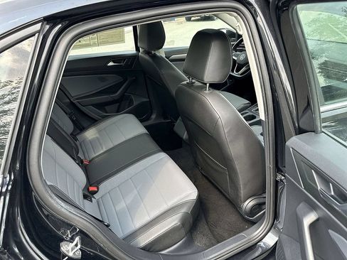 Used 2025 Volkswagen Jetta SE FWD image 26