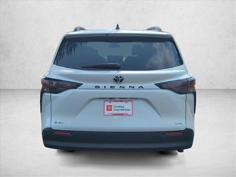 Used 2026 Toyota Sienna XLE FWD image 7