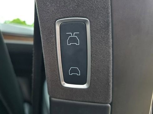 Used 2018 Tesla Model X 75D image 16