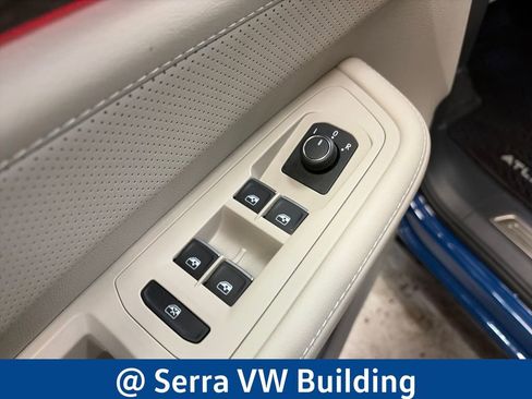 Used 2025 Volkswagen Atlas SEL AWD/4WD image 18