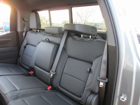 New 2026 GMC Sierra 1500 SLT w/ SLT Convenience Package image 12