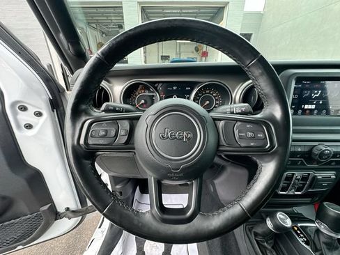 Used 2023 Jeep Gladiator Sport AWD/4WD image 16