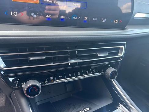 New 2026 Chevrolet Traverse LT image 25