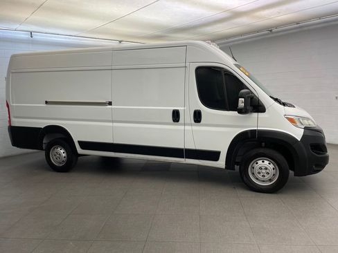 Used 2023 RAM ProMaster 3500 w/ Driver Convenience Group FWD image 3