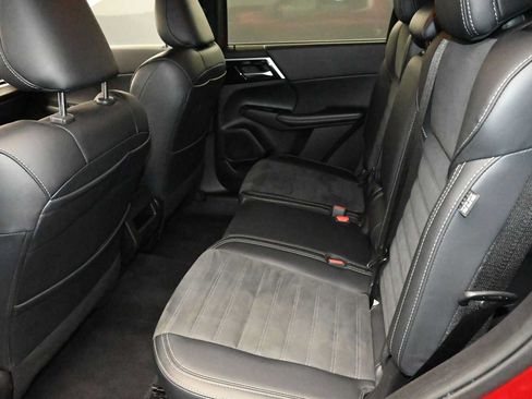 Used 2024 Mitsubishi Outlander SE AWD/4WD image 13