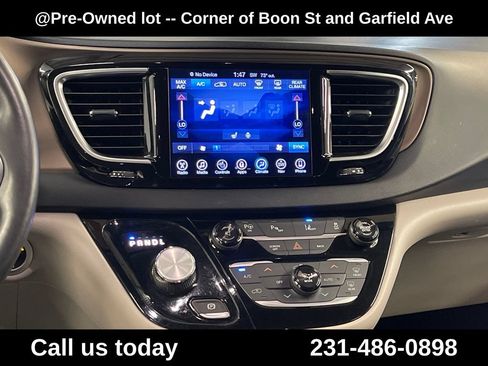 Used 2017 Chrysler Pacifica Touring-L Plus w/ Advanced Safetytec Group FWD image 20