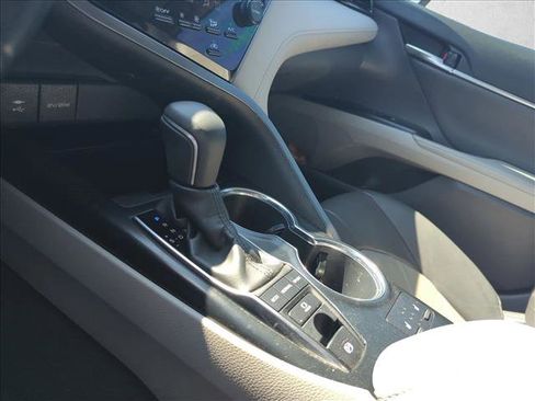 Used 2019 Toyota Camry XLE image 10