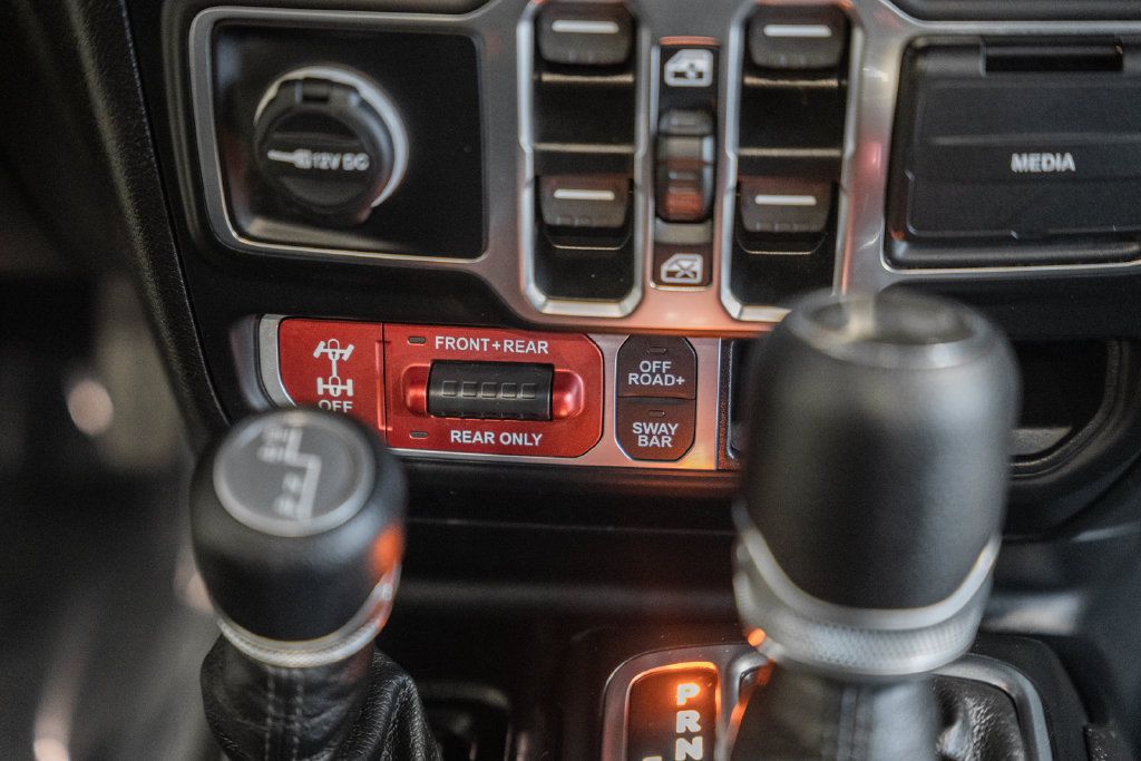 Used 2024 Jeep Wrangler Unlimited Rubicon AWD/4WD image 25
