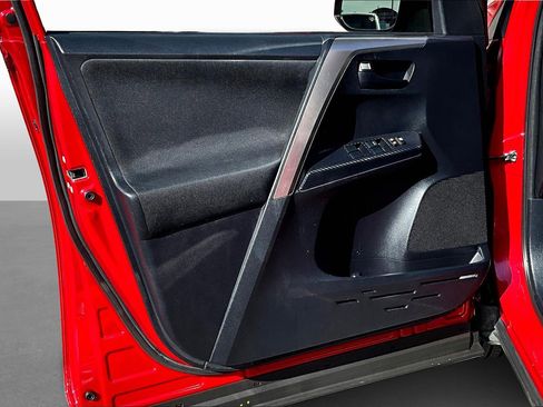 Used 2015 Toyota RAV4 LE image 16