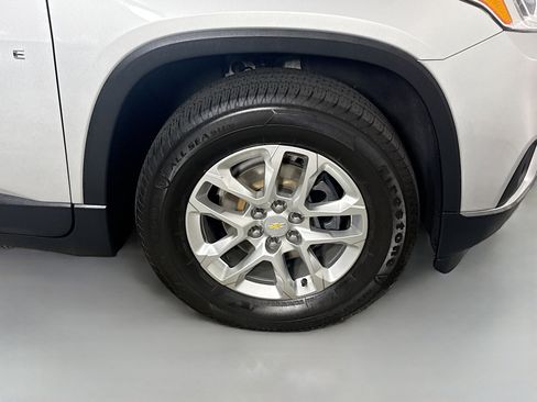 Used 2020 Chevrolet Traverse LT w/ Driver Confidence II Package AWD/4WD image 32