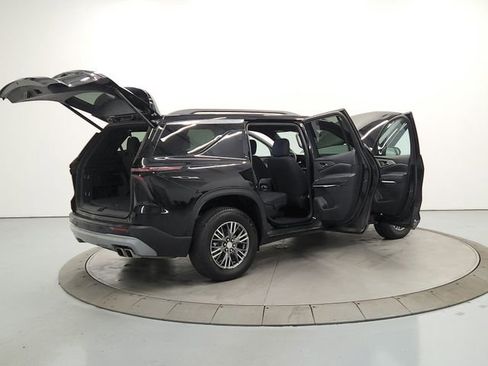 Used 2025 Chevrolet Traverse LT image 15