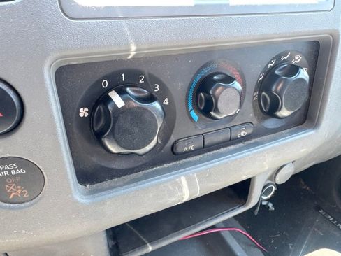 Used 2009 Nissan Frontier SE w/ Power Pkg RWD image 14