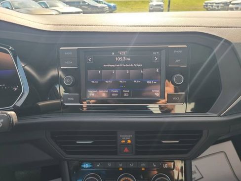 Used 2024 Volkswagen Jetta SE w/ Panoramic Sunroof Package FWD image 12