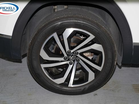 Used 2023 Volkswagen Atlas Cross Sport SEL AWD/4WD image 45