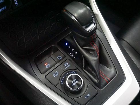 Used 2024 Toyota RAV4 SE image 25