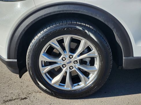 Used 2020 Ford Explorer XLT w/ Equipment Group 202A image 9