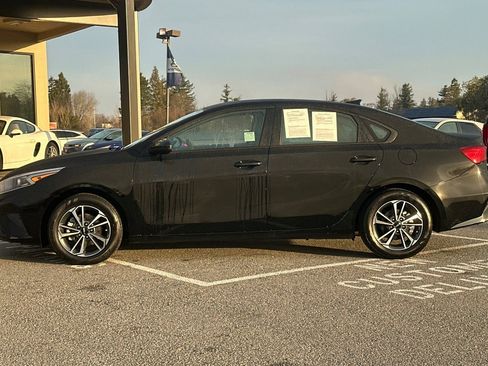 Used 2024 Kia Forte LXS image 6