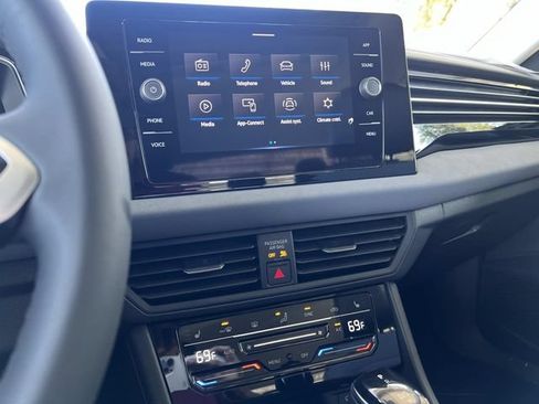 New 2026 Volkswagen Jetta SE FWD image 17