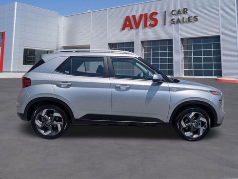 Used 2025 Hyundai Venue SEL FWD image 3