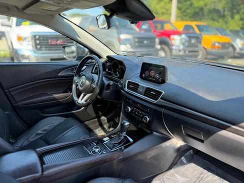 Used 2018 MAZDA MAZDA3 Grand Touring FWD image 13