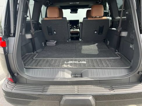 Used 2024 Lexus GX 550 w/ Accessory Package (2T) AWD/4WD image 11