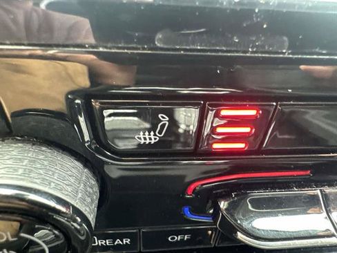 Used 2023 Jeep Grand Cherokee Limited image 17